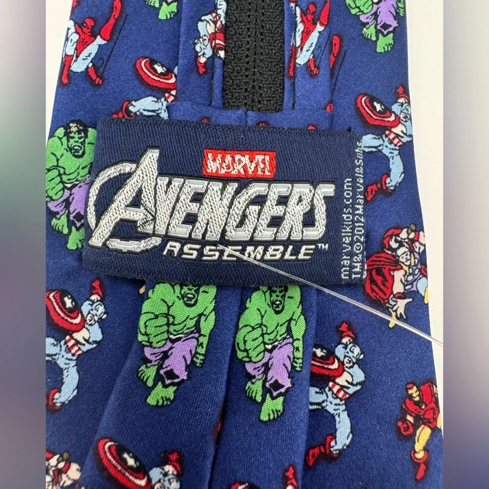 NWT Marvel Comics Avengers Heroes Boys Neck Tie 100% Silk Easy Adjustable Zip On